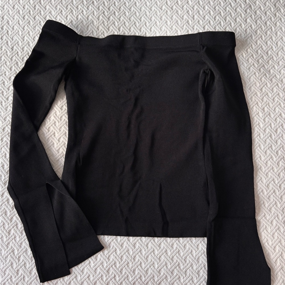 Aritizia little moon Off-Shoulder Black Top